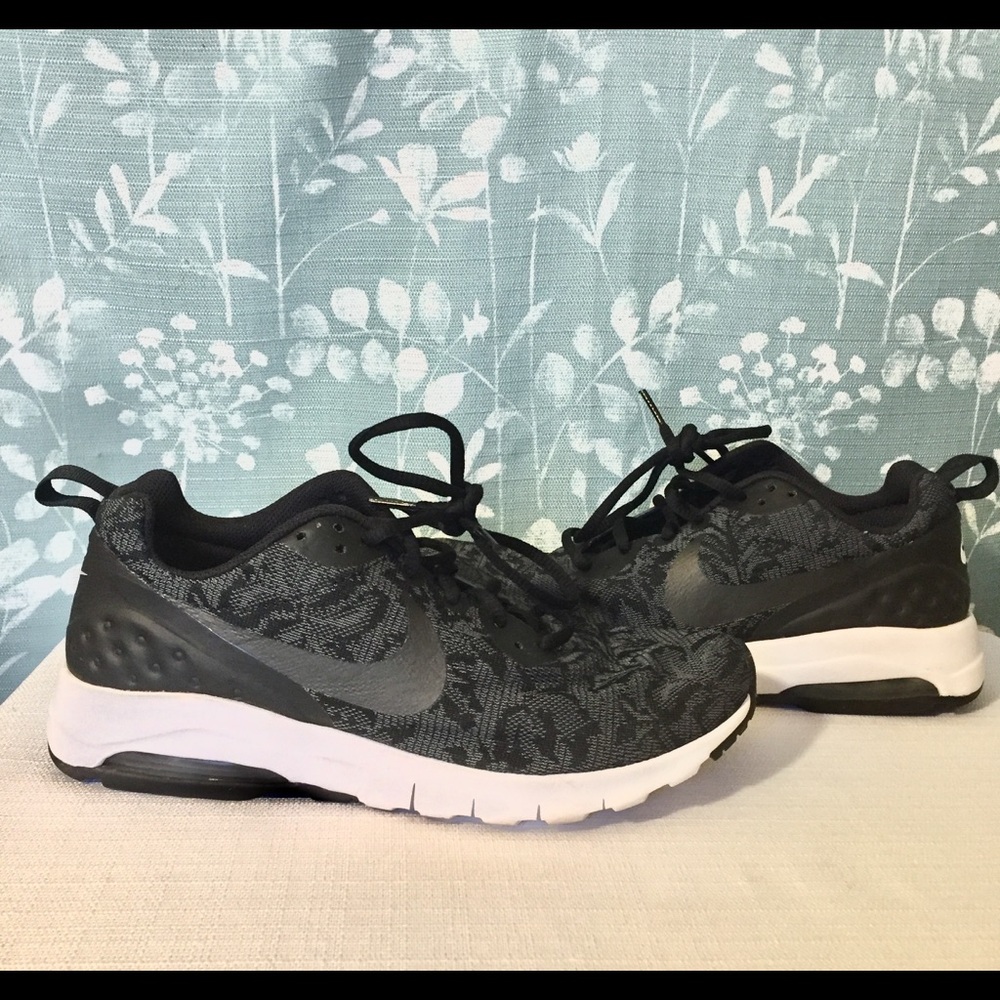 Womens 8.5 Nike Air Motion Sneakers w/ floral lace